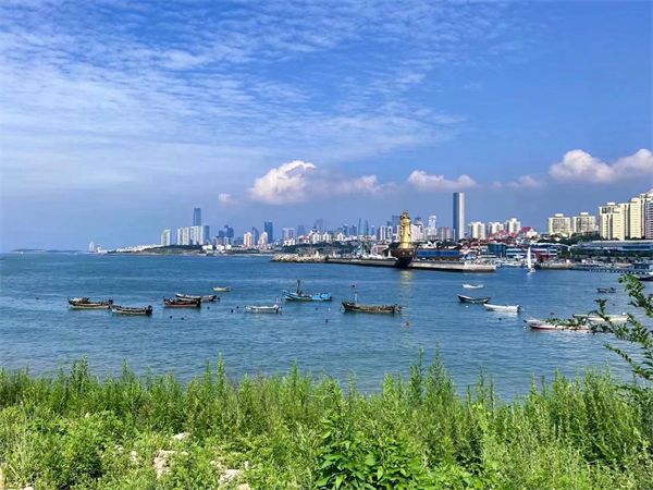 山东青岛极地海洋公园室内场馆与海洋生物展缸实景